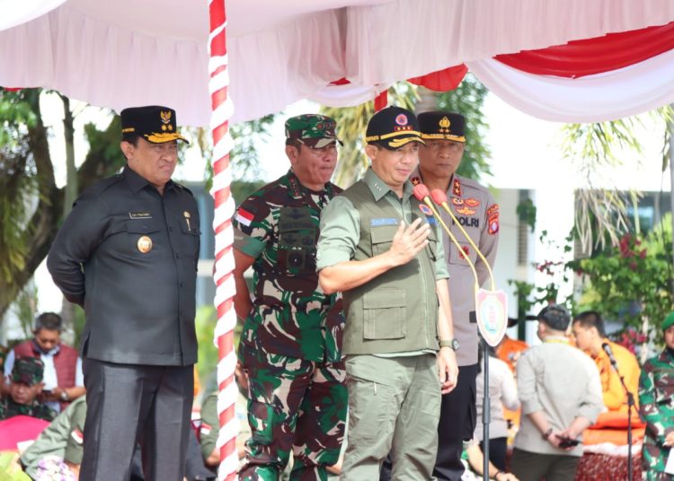 Kepala BNPB RI Mayjen TNI Suharyano saat menyampaikan beberapa arahannya pada Apel Gelar Pasukan dan Sarana Prasarana Kebakaran Hutan dan Lahan di Wilayah Prov. Kalteng tahun 2023. (Photo/asep/rizaldi)