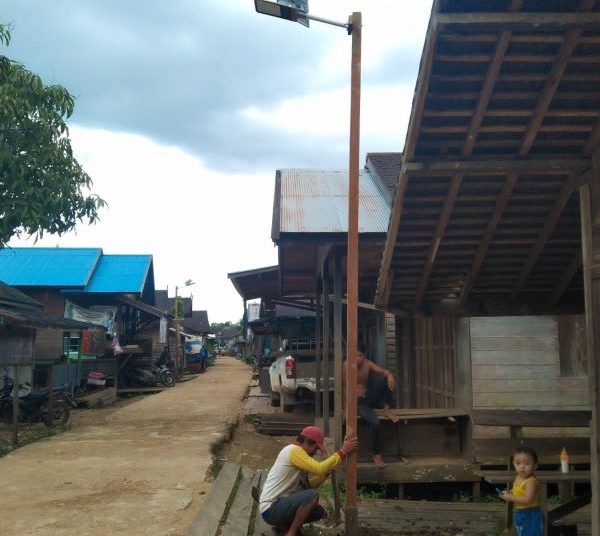 Penyediaan fasilitas sarana PJU -TN di Desa  Tanjung Rendan. (Ist)