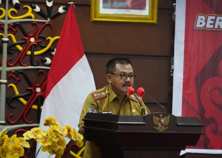 Staf Ahli Gubernur Bidang Pemerintahan, Hukum dan Politik Herson B. Aden saat menyampaikan sambutannya. (Photo/rizaldi)