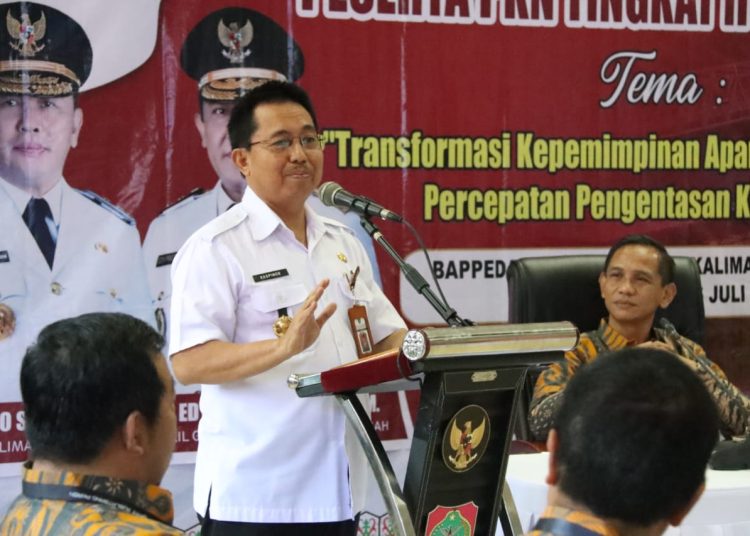 Asisten Pemkesra Kaspinor, saat membuka kegiatan Visitasi Kepemimpinan Nasional Peserta PKN Tingkat II Angkatan XIII. (Photo/abdan)