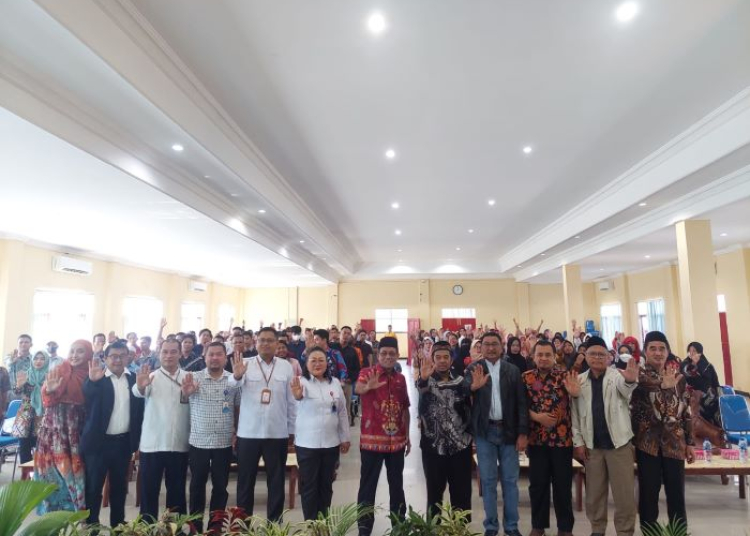 Foto bersama acara Sosialisasi dan komunikasi, informasi, dan edukasi (KEI) program Bangga Kencana yang berlangsung  di Aula STMIK Palangka Raya, Kota Palangka Raya, Provinsi Kalimantan Tengah, Minggu (20/8). (ist)