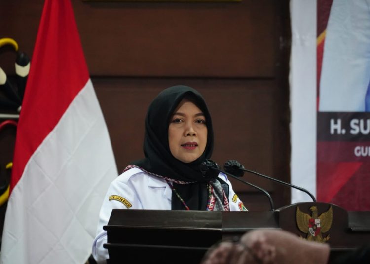 Asisten Ekbang, Setda Prov. Kalteng, Sri Widanarni saat membacakan sambutan.(photo/tomy)