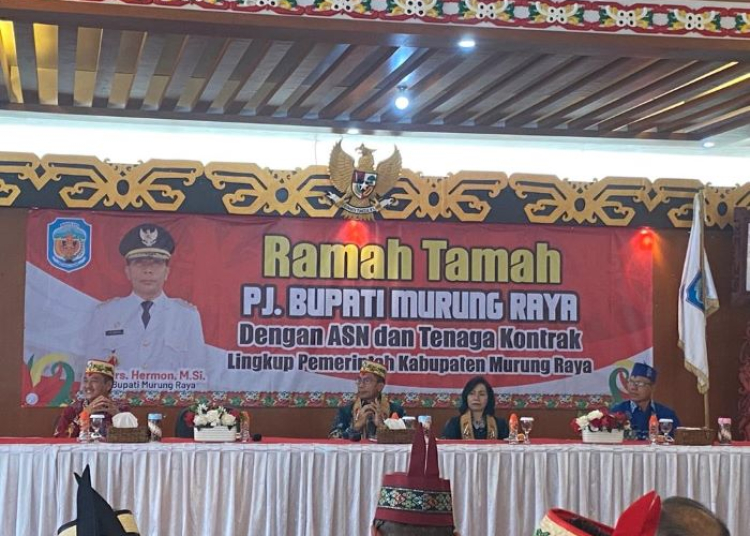 Pj Bupati Mura Hermon saat acara ramah tamah dengan jajaran Pemkab Mura, Jumat (29/9). (foto: rosa)