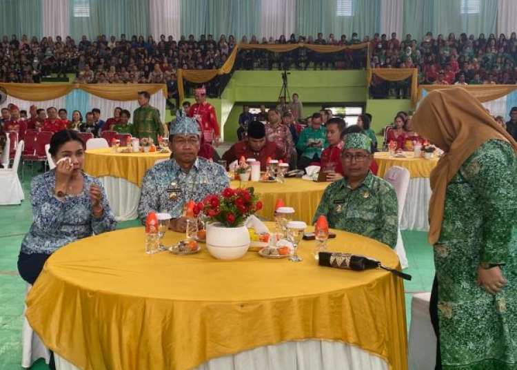 Bupati dan Wakil Bupati Mura saat menghadiri acara perpisahan dan pelepasan dengan ASN dan tenaga kontrak. (foto: Rosa)