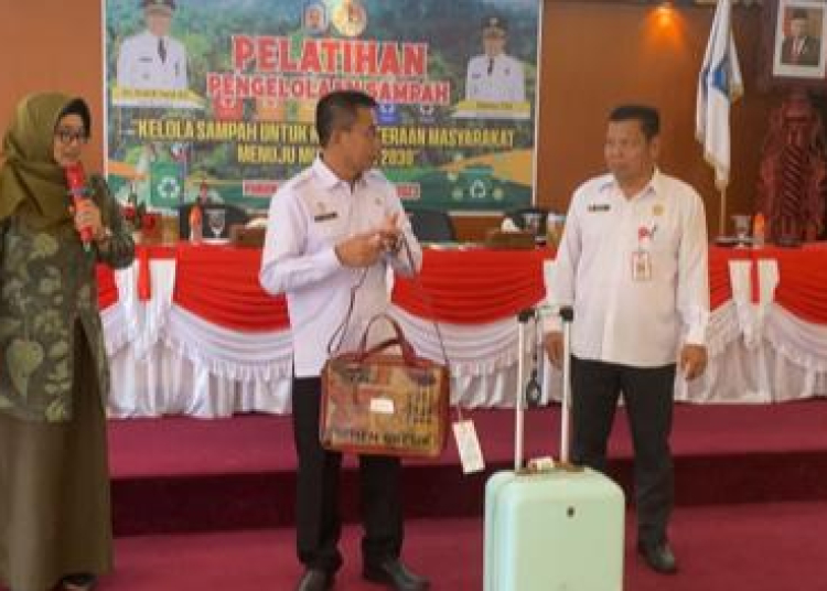 Pelatihan pengelolaan sampah oleh DLH Mura. (foto: istimewa)