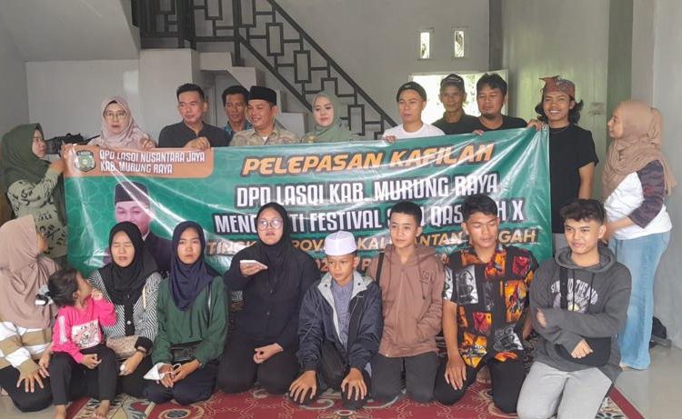 Rahmanto Muhidin melepas 11 orang kontingen yang akan menjadi peserta mewakili Kabupaten Murung Raya untuk mengikuti Festival Seni Qasidah (FSQ) tingkat Provinsi Kalimantan Tengah (Kalteng) di Kota Palangka Raya. Sabtu (21/11/2023). (foto:istimewa)