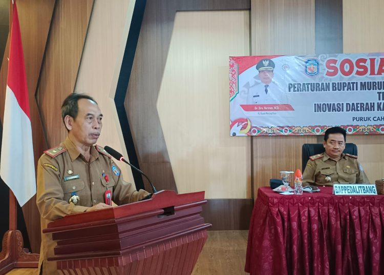 Plt. Sekda Murung Raya Serampang saat menyampaikan sambutan tertulis Pj. Bupati Murung Raya Hermon. (Photo/rosa)