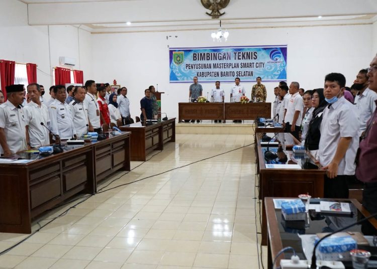 Kegiatan Bimbingan Teknis Tahap I terkait dengan penyusunan Masterplan Smart City Kabupaten Barito Selatan yang berlangsung di Aula Kantor Bappeda Barito Selatan pada tanggal 5-6 Juli 2023. (foto: istimewa)