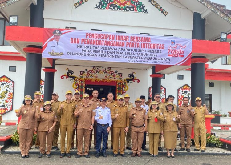 Usai acara apel gabungan, Pj. Bupati Murung Raya Hermon photo bersama dengan Forkopimda Murung Raya. (Photo/rosa)