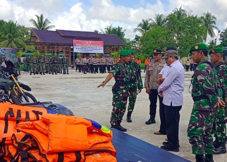 Dandim 1011 KLK Letkol Inf. Khusnun Dwi Putranto, SE pimpin apel gelar pasukan kesiapsiagaan penanggulangan bencana banjir di wilayah Kabupaten Kapuas pada Rabu pagi 28/12/2023. (IST)