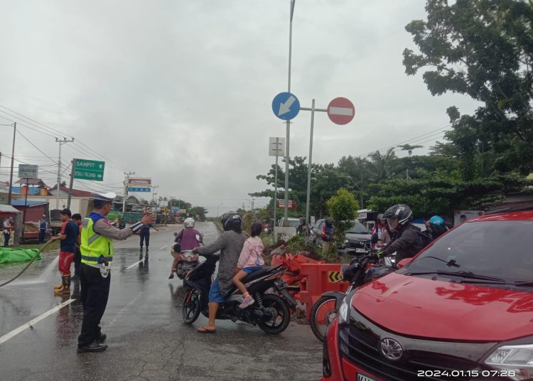 Lokasi terjadi laka Senin pagi tadi (15/1), tepatnya di tikungan ujung median jalan, di  jl Tjilik Riwut KM 4,5 Kasongan. (Foto: ist)