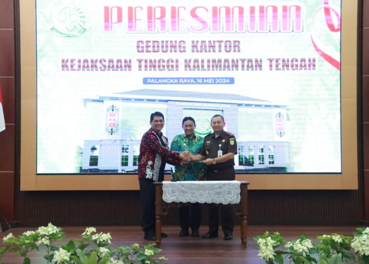 Wakil Gubernur Kalteng H. Edy Pratowo saat menghadiri Peresmian Gedung Kantor Kejaksaan Tinggi Kalteng.(Photo/asep)