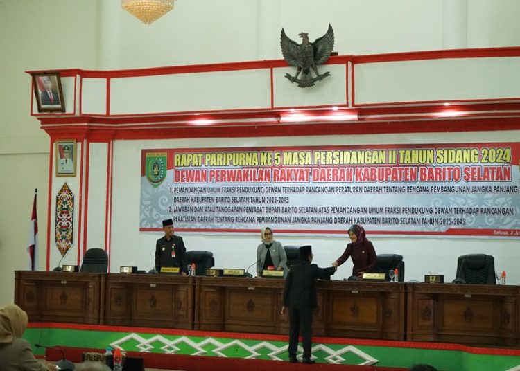 Rapat paripurna 5 masa persidangan II Tahun Sidang 2024 di ruang sidang Paripurna DPRD Barito Selatan, Selasa (4/6/2024). (ist)