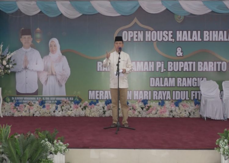 enjabat (Pj) Bupati Barito Selatan (Barsel) H. Deddy Winarwan, gelar open house Hari Pertama Idul Fitri 1 Syawal 1445 H mulai pukul 9.30 WIB di Pendopo Rumah Jabatan Bupati Barsel jalan Sokekarno Hatta, Desa Sababilah, Rabu (10/04/2024). (ist)