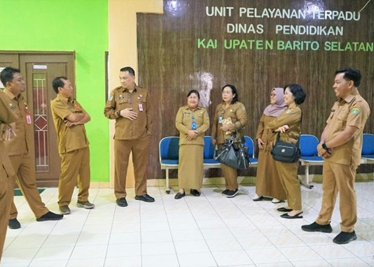 Inspeksi mendadak (sidak) pun dilakukan oleh Sekretaris Daerah (Sekda) Kab. Barsel Edy Purwanto untuk memastikan tingkat kehadiran para ASN Kab. Barsel, Selasa (16/04/2024). (ist)