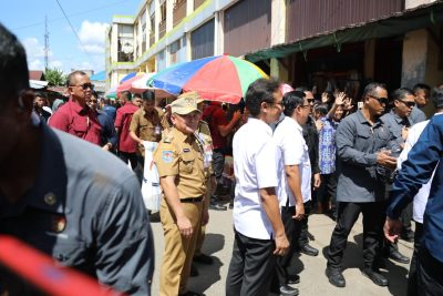 Antusiasme Masyarakat Buntok menyambut kehadiran Presiden RI Joko Widodo.(Photo/ferry)