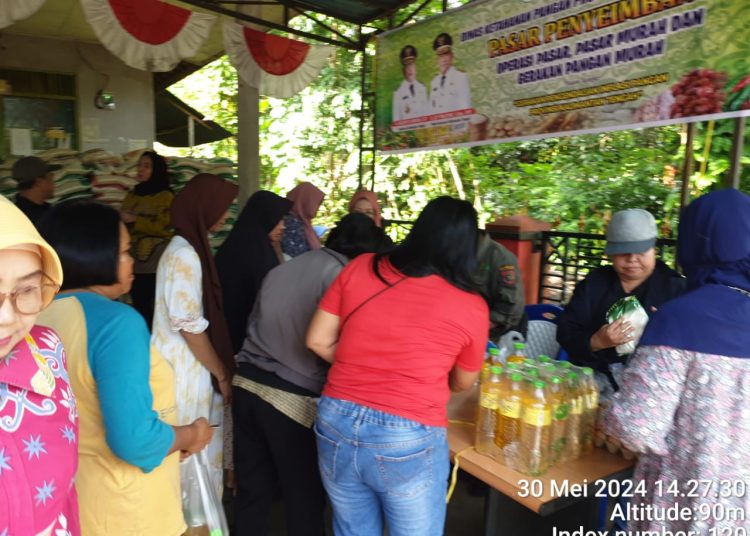 Masyarakat cukup antusias membeli bahan pokok di GPM.(Photo/ist)