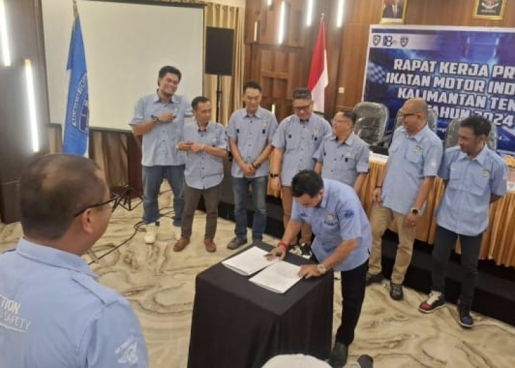 engukuhan dan pelantikan Pengurus Cabang Ikatan Motor Indonesia se Kalimantan Tengah oleh Ketua IMI Provinsi Kalimantan Tengah Jefferi Simon. (ist)