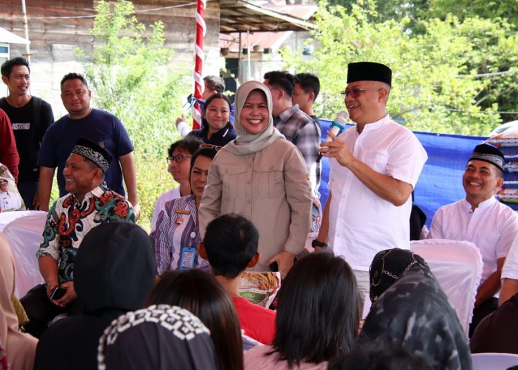 Kadis PMD Prov. Kalteng H. Aryawan saat membuka kegiatan Pasar Murah.(Photo/dpmd)