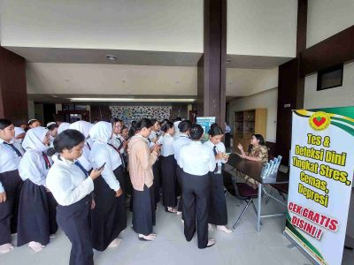 Peserta antusias mengunjungi stand RSJ Kalawa Atei.(Photo/rahma)