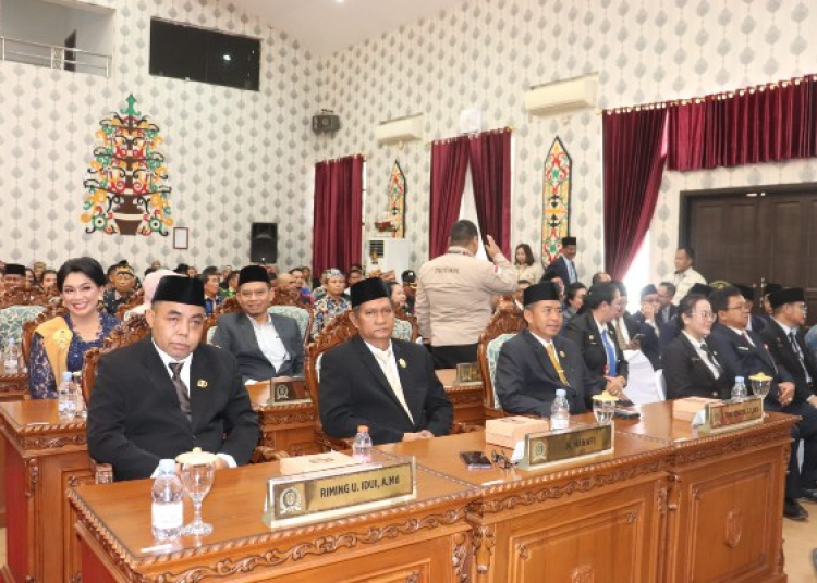 Riming dan sejumlah anggota DPRD Kabupaten Katingan lainnya, usai dilantik menjadi anggota DPRD Kabupaten Katingan priode berikutnya (2024-2029),  Rabu (14/8) yang lalu. (Ist)