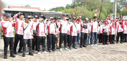 Kontingen Porwanas PWI Kalteng saat pelepasan di halaman Kantor PWI Kalteng oleh Wakil Gubernur Kalteng H. Edy Pratowo.(Photo/feri)