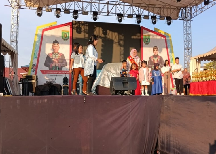 Lomba berdendang anak yang dilaksanakan Dinas   Pemuda   Olahraga   Pariwisata   Kabupaten   Barito Selatan  di  panggung hiburan Barsel  Expo  2024  Stadion  Batuah Buntok. Jumat (20/9/2024). (IST)