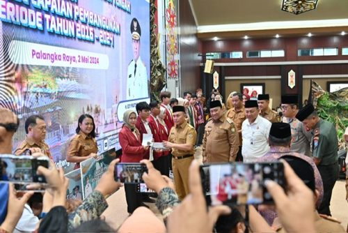 Gubernur Kalteng H. Sugianto Sabran saat meluncurkan berbagai program bantuan yang signifikan untuk mendukung pendidikan di wilayah Kalteng.(Photo/mmc)