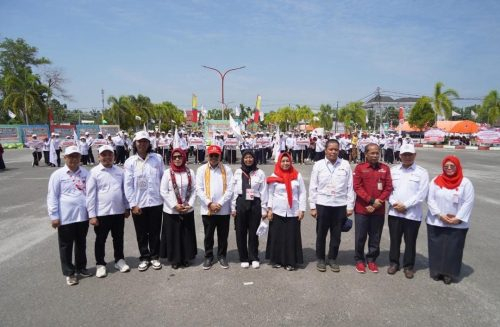 Sekda Prov Kalteng H Nuryakin photo bersama dengan kontingen PMI Kabupaten/ Kota se Kalteng.(Photo/iksan)