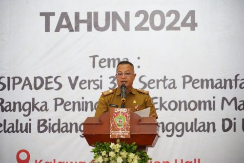 Kepala Dinas Pemberdayaan Masyarakat dan Desa Prov Kalteng Aryawan membacakan sambutan.(Photo/abdan)