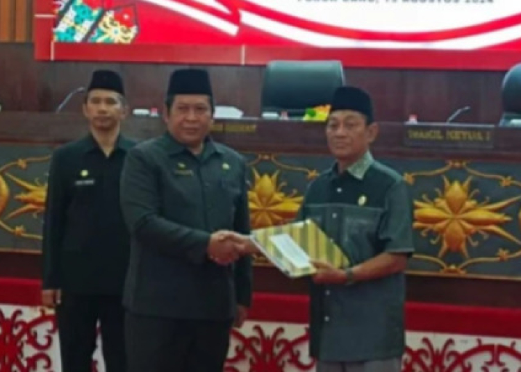 Penjabat Sekretaris Daerah (Sekda) Murung Raya, Kalimantan Tengah, Rudie Roy menghadiri rapat paripurna ke-8 masa sidang III tahun 2024 di Gedung DPRD setempat di Puruk Cahu, Selasa (13/8/24). (IST)