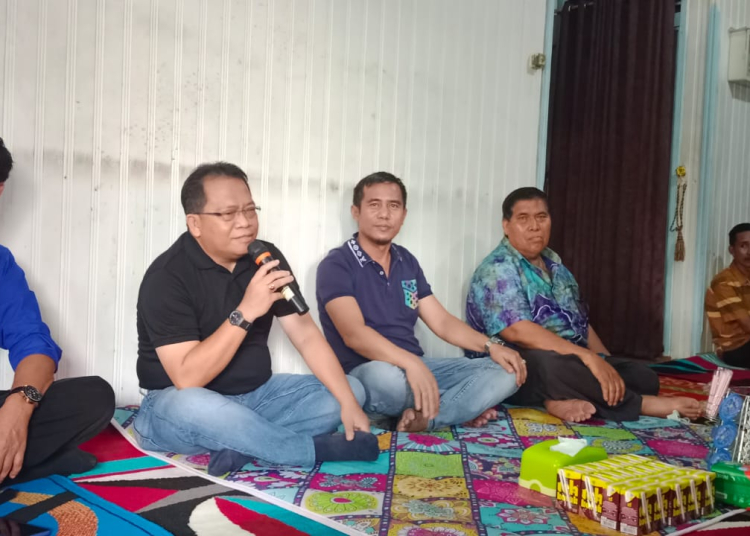 Calon Bupati Kapuas Nomor urut 4 Erlin Hardi penuhi undangan masyarakat Batak yang tergabung dalam organisasi Kerukunan Bona Pasogit Kabupaten Kapuas, Jum'at 01/11/2024. (Nas)