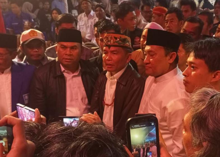 Calon Gubernur dan Wakil Gubernur Kalimantan Tengah, H. Agustiar Sabran – H. Edy Pratowo, menggelar Deklarasi Kemenangan Pilkada 2024 di rumah pemenangan Koalisi Huma Betang di Jalan Antang, Kota Palangka Raya. (Ist)