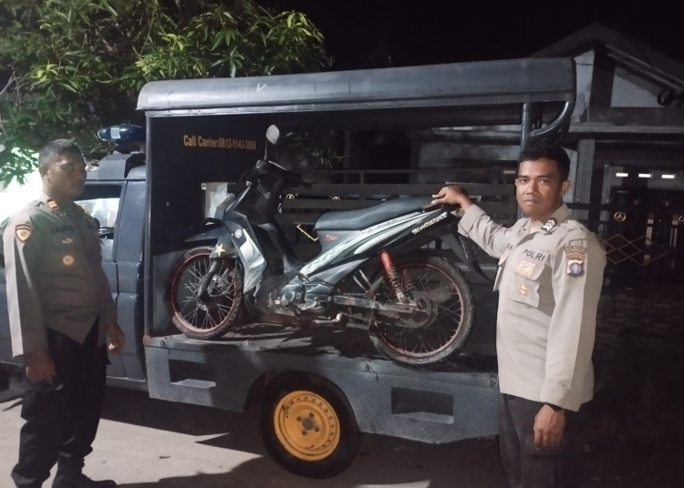 KETERANGAN FOTO : Sepeda motor pelaku yang tertinggal di lokasi pencurian motor di Jalan Matal Gang Sejahtera, Kota Palangka Raya, Jumat (29/11/2024).