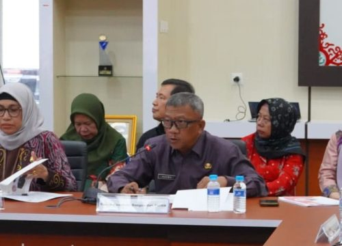 Kaban Kesbangpol Prov.Kalteng Katma F. Dirun saat presentasi dalam Uji Publik.(Photo/kesbang)