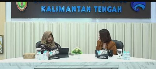 Anggota Bawaslu Prov. Kalteng, Koordinator Divisi pencegahan, Partisipasi Masyarakat dan Hubungan Masyarakat Hj. Siti Wahidah saat menyampaikan paparannya.(Photo/ist)