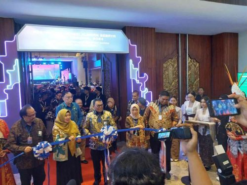 Deputi Kepala Perpusnas Adin Bonar saat membuka Kegiatan Expo UMKM Lapak Literasi.(Photo/rido)