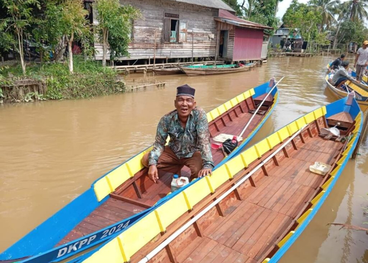 Sejumlah bantuan kelotok dari Pemkab Kapuas, untuk nelayan yang ada di dua desa di Kecamatan Kapuas Murung, Kabupaten Kapuas. ist