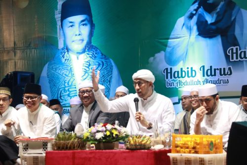 Pemerintah Provinsi Kalimantan Tengah saat menggelar Kalteng Bersholawat di Kasongan dengan menghadirkan Habib Ali Zainal Abidin bin Segaf Assegaf.(Photo/asep)