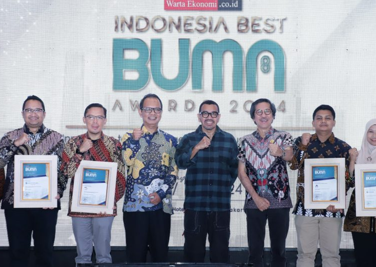 Jasa Raharja berhasil meraih penghargaan sebagai “Best BUMN Awards 2024 for Enhancing Public Compliance through Innovative Programs and Services” kategori Holding/Social Insurance. Apresiasi tersebut diperoleh dari ajang Indonesia BUMN Awars 2024 yang digelar Warta Ekonomi di Jakarta, Kamis (31/10/2024). (IST)