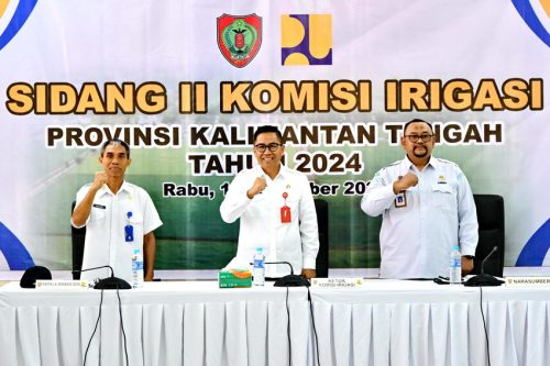 Kepala Bappedalitbang Prov. Kalteng Leonard S. Ampung didampingi Tenaga Ahli dari Tim Narasumber Direktorat Bina OP Direktorat Jenderal Sumber Daya Air Kementerian PUPR Rahardjo Ari dan Kabid SDA/Sekretaris I Komir Provinsi Kalteng Man Saji.(Photo/ist)