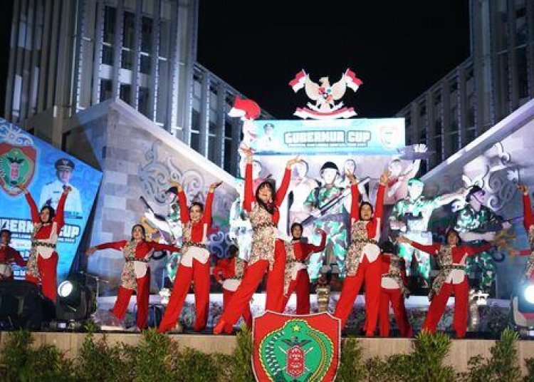 Salah satu penampilan peserta lomba Line Dance pada Gubernur Cup Festival dan Lomba Seni Kalimantan Tengah.(Photo/tiara)