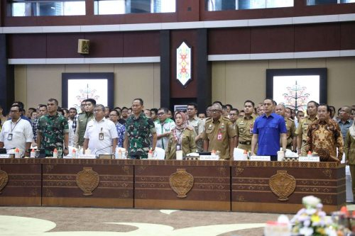 Kadis TPHP Prov. Kalteng Hj. Sunarti dan pimpinan OPD lainnya saat menghadiri acara pembukaan Rakor Program Cetak Sawah dan Swasembada Jagung Tahun 2025.(Photo/doktpht)