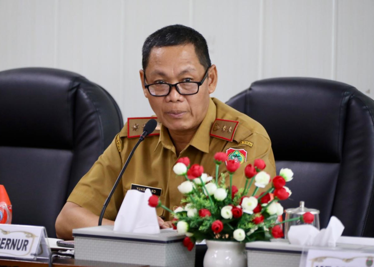 Sahli Gubernur Bidang Ekonomi, Keuangan dan Pembangunan Yuas Elko saat menghadiri secara virtual Rapat Koordinasi Pengendalian Inflasi Tahun 2025 bersama Menteri Dalam Negeri Republik Indonesia.(Photo/fery)