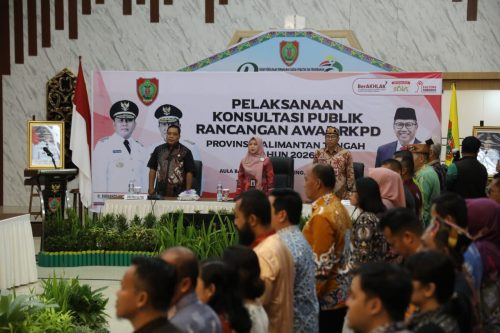 Asisten Perekonomian dan Pembangunan (Ekbang) Setda Prov Kalteng Sri Widanarni saat menghadiri Pelaksanaan Konsultasi Publik Rancangan Awal RKPD Prov Kalteng Tahun 2026.(Photo/asep)