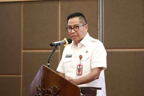 Kepala BAPPERIDA Prov. Kalteng Leonard S. Ampung saat menyampaikan sambutan tertulis Gubernur Kalteng H. Agustiar Sabran.(Photo/fery)