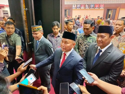 Gubernur Kalteng, H Sugianto Sabran saat memberikan keterangan kepada wartawan.(Photo/Asep)