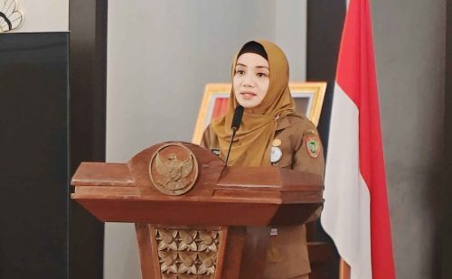 Kepala BPSDM Prov. Kalteng Rahmawati saat membacakan sambutan Gubernur Kalteng pada acara Pelatihan Dasar Pekerja se Kalteng.(Photo/Kemal)