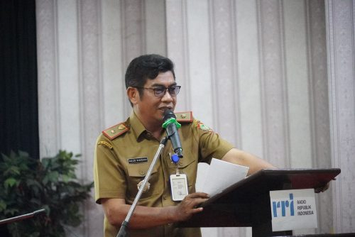 Kepala Diskominfosantik Prov Kalteng, Agus Siswadi saat membacakan sambutan Gubernur pada acara serah terima jabatan Kepala LPP RRI Palangka Raya.(Photo.agung)